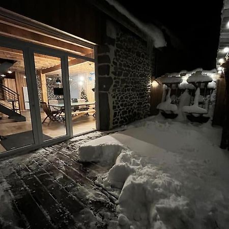 Vila La Grange De La Gratade Rochefort-Montagne Exteriér fotografie