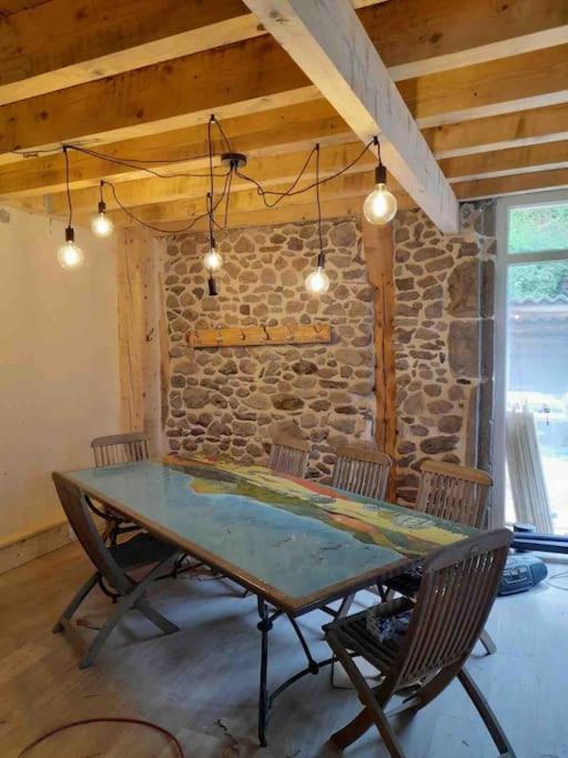 Vila La Grange De La Gratade Rochefort-Montagne Exteriér fotografie