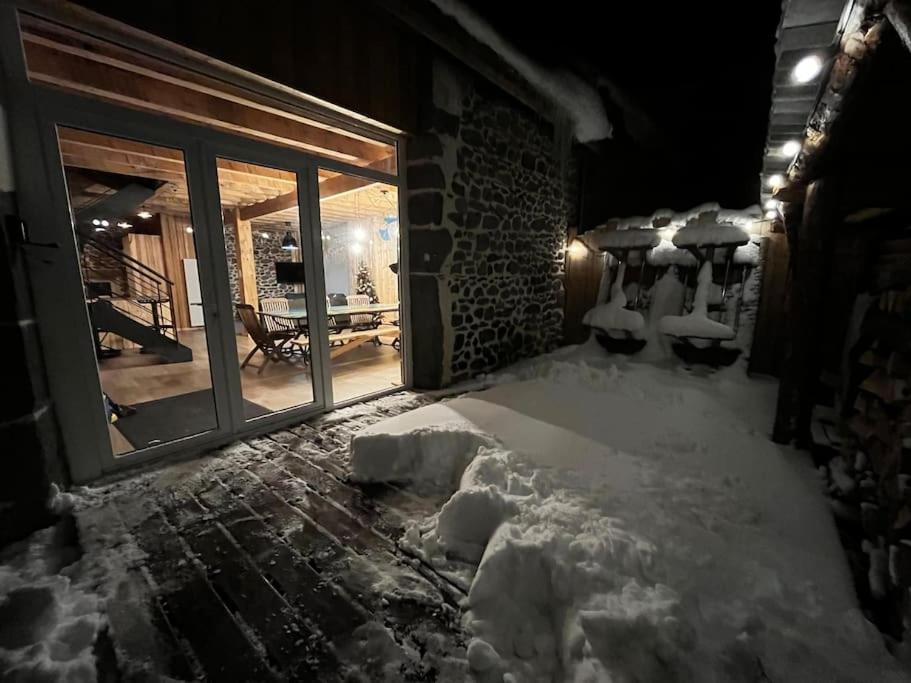 Vila La Grange De La Gratade Rochefort-Montagne Exteriér fotografie