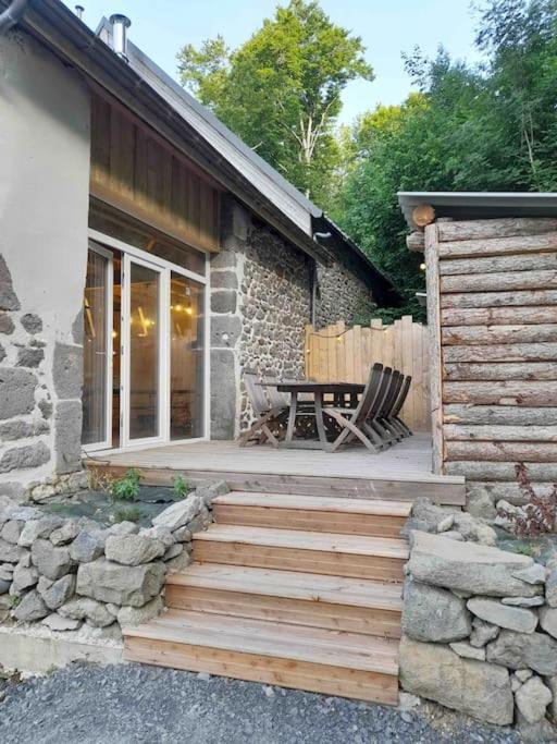 Vila La Grange De La Gratade Rochefort-Montagne Exteriér fotografie
