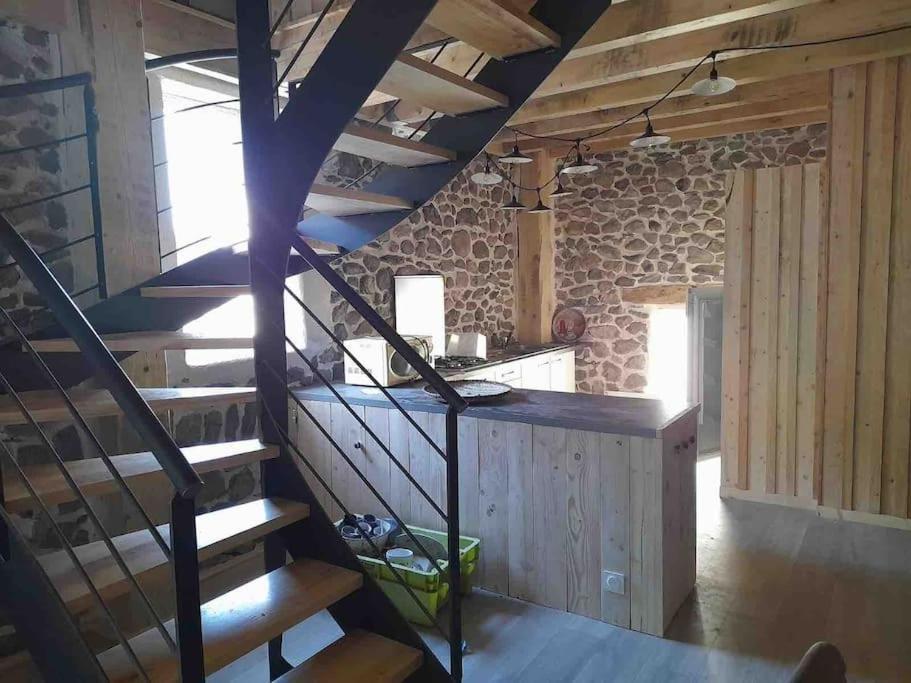 Vila La Grange De La Gratade Rochefort-Montagne Exteriér fotografie