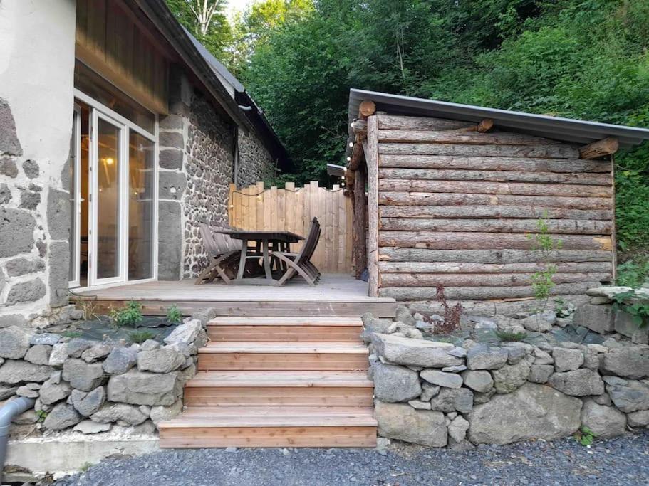 Vila La Grange De La Gratade Rochefort-Montagne Exteriér fotografie