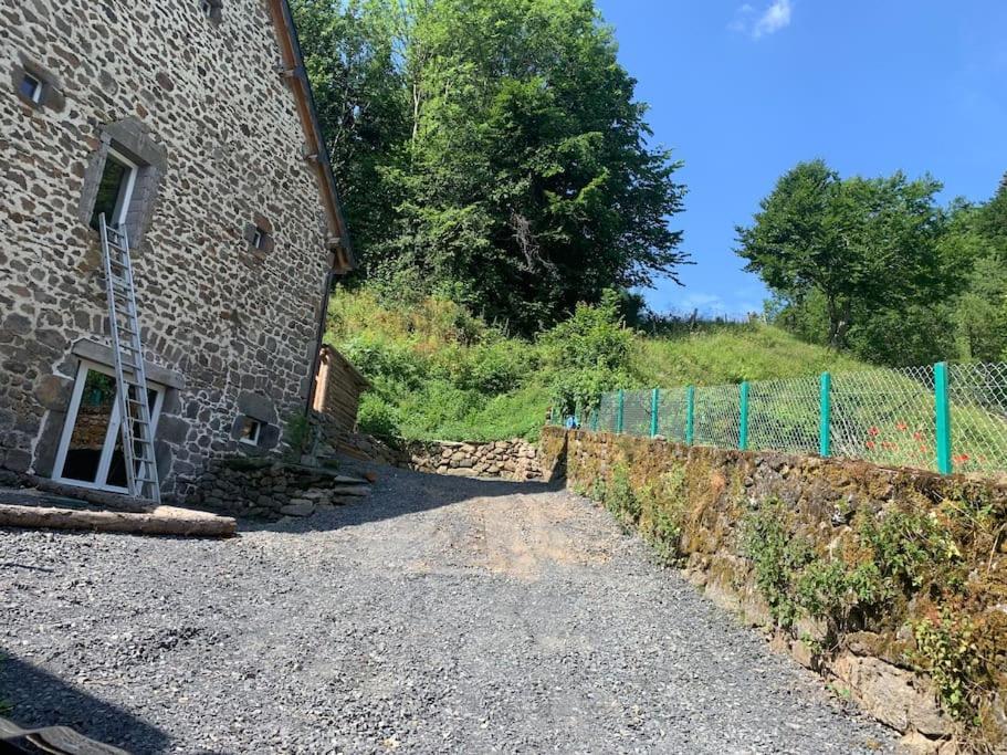 Vila La Grange De La Gratade Rochefort-Montagne Exteriér fotografie