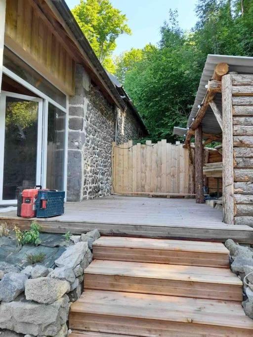 Vila La Grange De La Gratade Rochefort-Montagne Exteriér fotografie